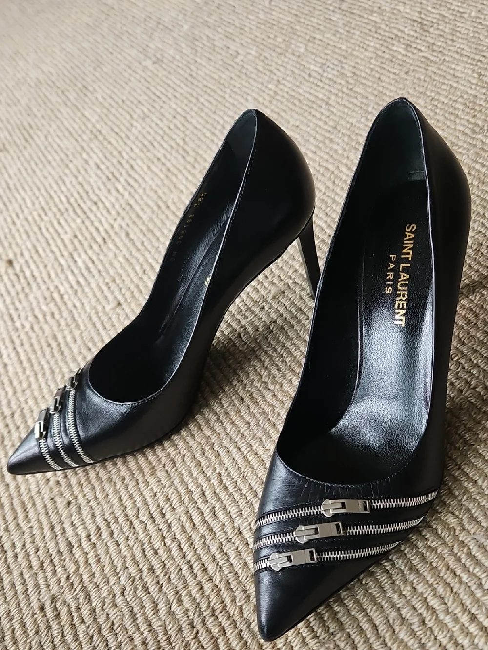 EUC Saint Laurent Black Leather Pointed-Toe Stilettos Pumps W  Zipper Accents - Picture 2 of 7